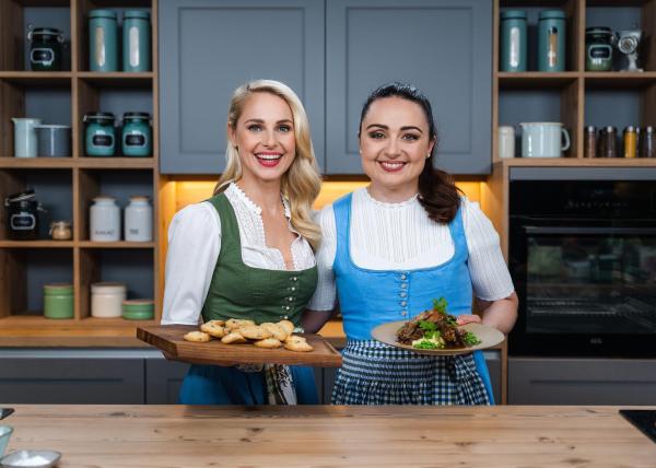 Bild 1 von 13: Im Bild: Silvia Schneider, Lydia Maderthaner (\