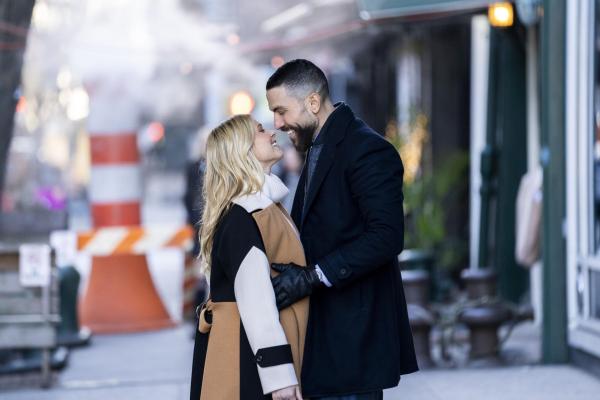 Bild 1 von 6: Gemma Brooks (Comfort Clinton, l.); FBI SA Omar Adom 'OA' Zidan (Zeeko Zaki, r.)