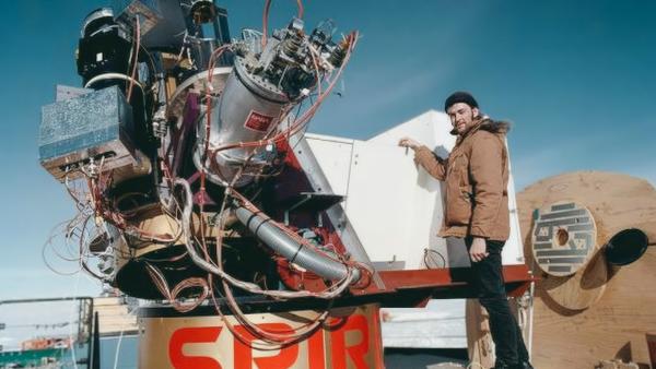 Bild 1 von 6: Isolation, wochenlange Dunkelheit, unerbittliche Kälte: Trotzdem ist die Antarktis für Forscher wie Rodney Marks der ideale Ort, um Sterne zu beobachten.