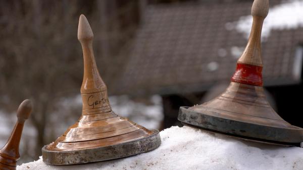 Bild 1 von 18: Im Bild: Eisstöcke.