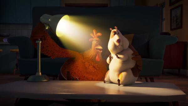 Bild 1 von 3: Flo verhört Meerschweinchen Albert, der vor Hunger ein Gemälde mit Obst und Gemüse darauf verschlungen hat.