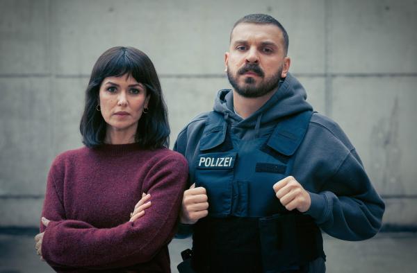 Bild 1 von 21: Im Bild: Melika Foroutan (Maryam Azadi), Edin Hasanovic (Hamza Kulina).