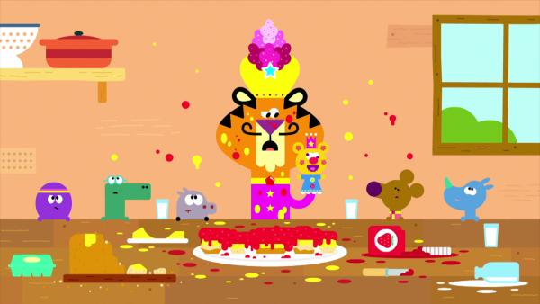 Bild 1 von 1: Weil Duggee Dora und Agnes bei einem Notfall helfen soll, muss, soll der Königstiger auf die Quirlies aufpassen. Aber es läuft anders, als er sich das gedacht hat.
