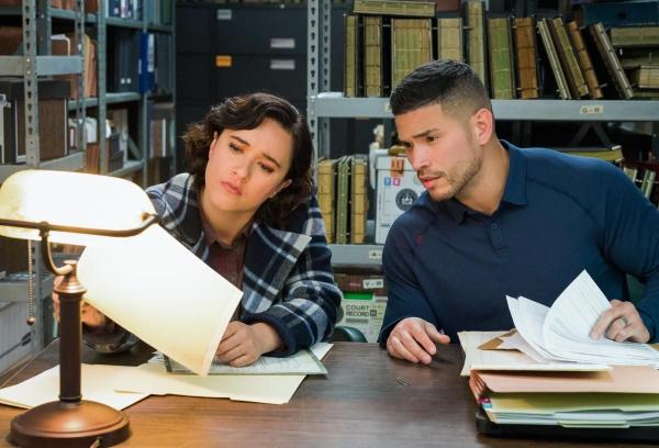 Bild 1 von 8: Special Agent Hana Gibson (Keisha Castle-Hughes, l.); Special Agent Ivan Ortiz ( Miguel Gomez, r.)