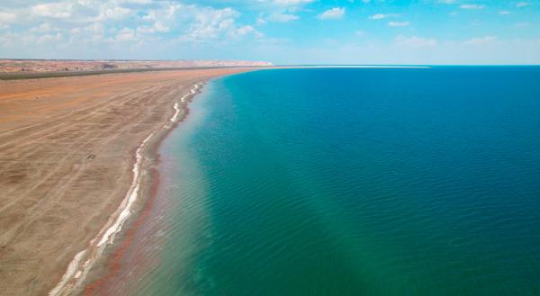 Bild 1 von 4: Die letzten Reste des Aralsees. Anfang der 1960er Jahre hatte der See noch die Ausdehnung Bayerns.