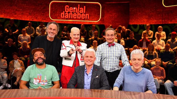 Bild 1 von 7: v.li.n.re.: Simon Pearce, Hugo Egon Balder, Hella von Sinnen, Guido Cantz, Wigald Boning und Michael Mittermeier