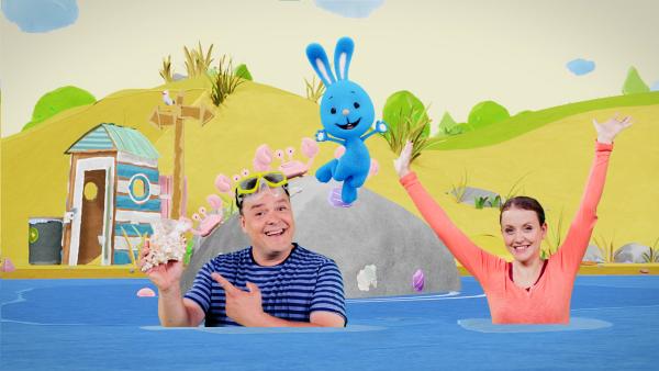 Bild 1 von 1: Kikaninchen, Christian und Anni erleben einen tollen Tag am Meer.© KiKA/Studio.TV.Film GmbH - Honorarfreie Verwendung gemäß AGB im redaktionellen Zusammenhang mit genannter Sendung bei Nennung \