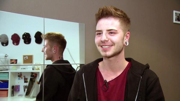 Bild 1 von 7: Dominic (18) war früher eine Frau und steht nun vor der großen Geschlechtsumwandlung. Bevor die aber stattfindet, will er endlich seine Saskia ehelichen.