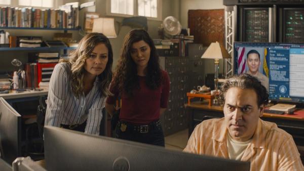 Bild 1 von 15: (v.l.n.r.) Jane Tennant (Vanessa Lachey); Lucy Tara (Yasmine Al-Bustami); Ernie Malik (Jason Antoon)