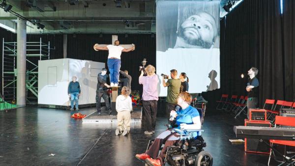 Bild 1 von 5: Im Bild: Einblick in die Probenarbeit zu 'Das beste Stu¨ck aller Zeiten'.