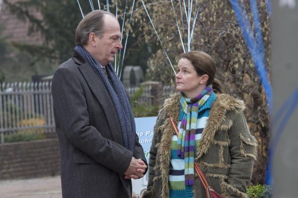 Bild 1 von 4: Markus Gellert (Herbert Knaup, l.); Gudrun Wohlers (Katrin Pollitt, r.)