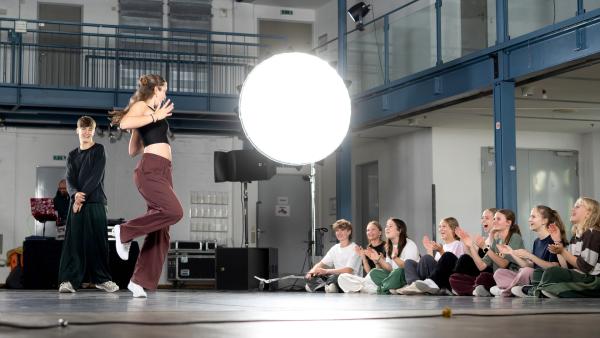 Bild 1 von 2: Wer bekommt im 1 : 1 Battle ein Ticket für das \