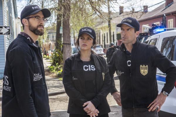 Bild 1 von 6: Brauchen einen Plan um Geiseln zu befreien: (v.l.n.r.) Sebastian Lund (Rob Kerkovich), Tammy Gregorio (Vanessa Ferlito) und Christopher LaSalle (Lucas Black) ...