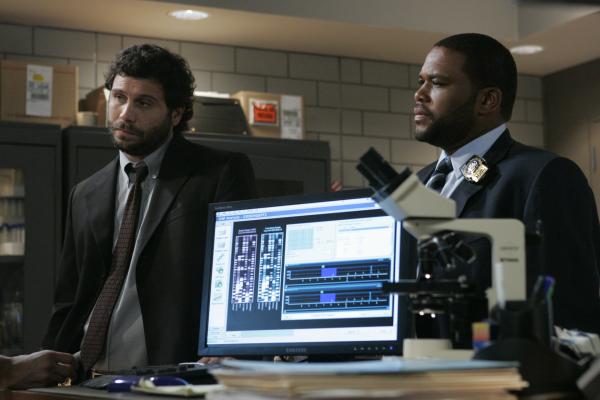 Bild 1 von 5: (l-r)  Jeremy Sisto as Det. Cyrus Lupo, Anthony Anderson as Det. Kevin Bernard -- NBC