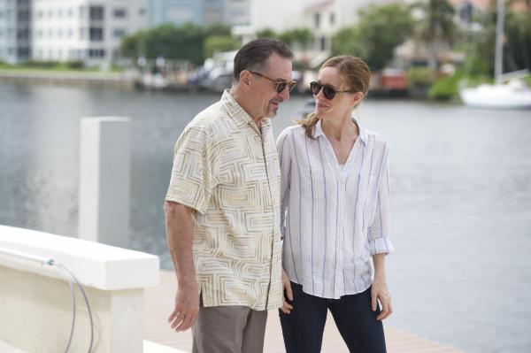 Bild 1 von 9: Jackie Burke (Robert De Niro, l.); Harmony Schiltz (Leslie Mann, r.)