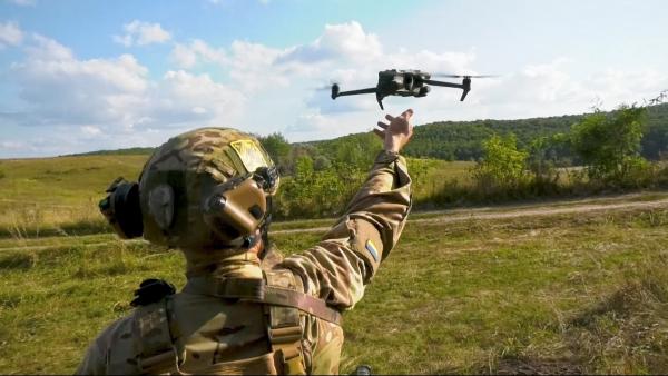 Bild 1 von 5: Im Ukraine-Russland-Krieg sind kleine und günstige Drohnen eine neue gefährliche Waffe im Luftkrieg.