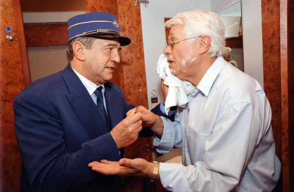 Bild 1 von 9: Im Bild: Otto Schenk (Karl Horak), Peter Weck (Xaver Frey).