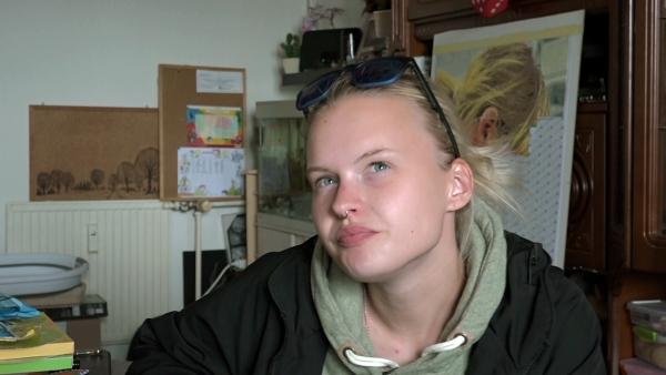 Bild 1 von 2: Cindy ist enttäuscht: Ihr Treffen mit Schwester Jasmin fällt aus.