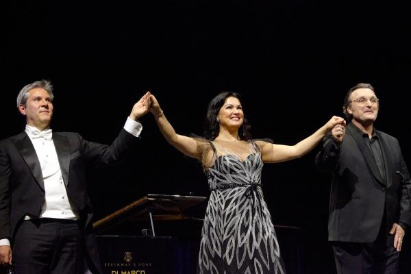 Bild 1 von 11: Im Bild: Nelson Calzi, Anna Netrebko, Ludovic Tézier.
