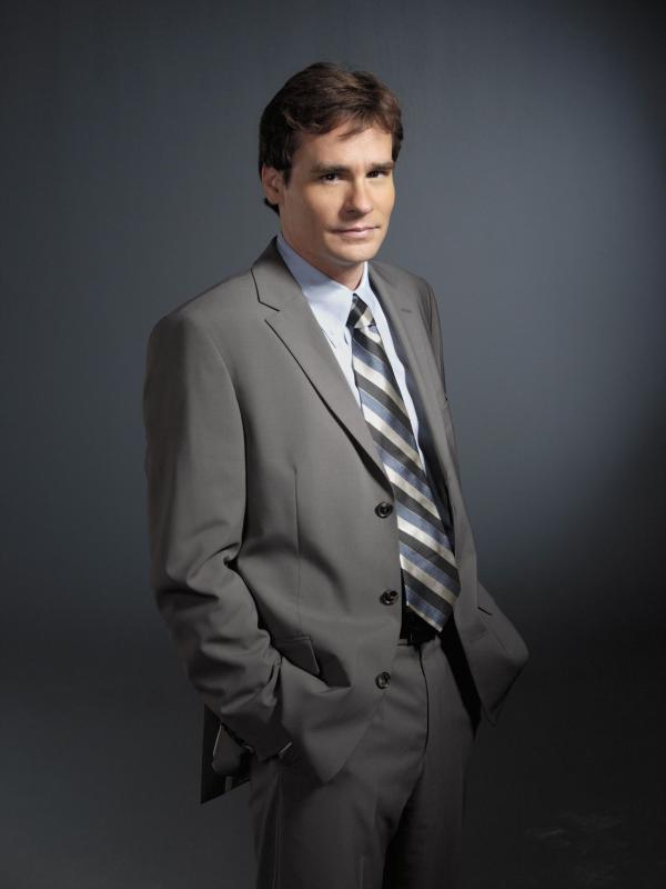 Bild 1 von 24: (2. Staffel) - Dr. James Wilson (Robert Sean Leonard) ist Leiter der Onkologie. Außerdem ist der der beste Freund von Dr. House und der Einzige, der mit seiner Art fast immer zurechtkommt.