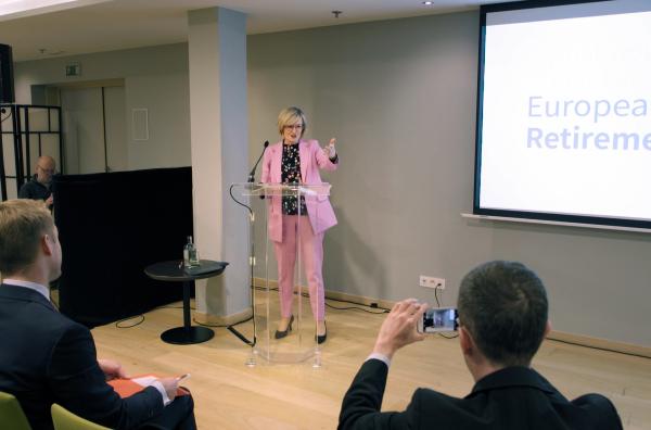 Bild 1 von 6: Die EU-Finanzkommissarin Mairead McGuinness auf der European Retirement Week im November 2022 in Brüssel