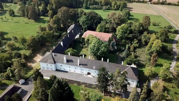 Bild 1 von 10: Im Bild: Schloss Lackenbach.