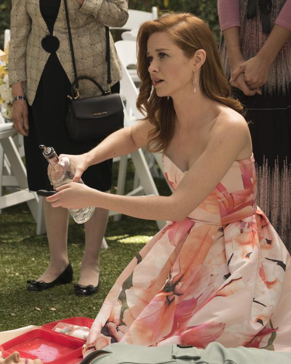 Bild 1 von 15: Muss ohne Arztutensilien ein Leben retten: Dr. April Kepner (Sarah Drew) ...