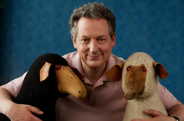 Bild 1 von 1: Wer in großen Mengen CO2 ausstößt, kann das mit Geld kompensieren. Immer mehr Unternehmen bieten eine CO2-Kompensation für Ihre Produkte an. Wie das genau funktioniert und wo die Tücken des Systems liegen, erklärt Eckart von Hirschhausen in \