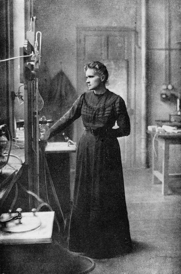 Bild 1 von 6: Marie Curie war eine Physikerin und Chemikerin, die als erste Frau den Nobelpreis gewann. Sie beobachtete Strahlung von Uranverbindungen und entdeckte die Radioaktivität.
