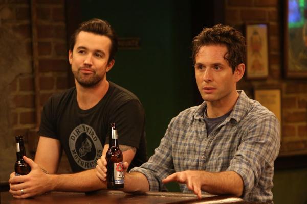 Bild 1 von 8: Mac (Rob McElhenney, l.); Dennis Reynolds (Glenn Howerton, r.)