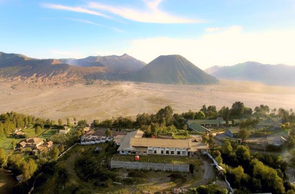 Bild 1 von 1: Der Vulkan Bromo in Indonesien wird von der Bevölkerung wie eine Gottheit verehrt.