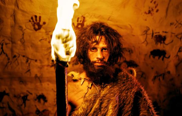 Bild 1 von 1: Schon in der Steinzeit gab es Werkzeuge, Lagerfeuer und Kunst. Hatten unsere Vorfahren womöglich ähnliche kognitive Fähigkeiten wie wir?
