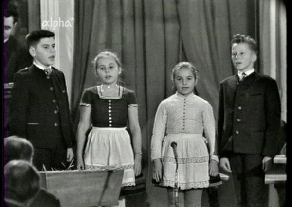 Bild 1 von 4: Jetzt fangen wir zu singen an - Eine Adventssendung mit Sängern und Musikanten aus dem bairischen Oberland 1962.