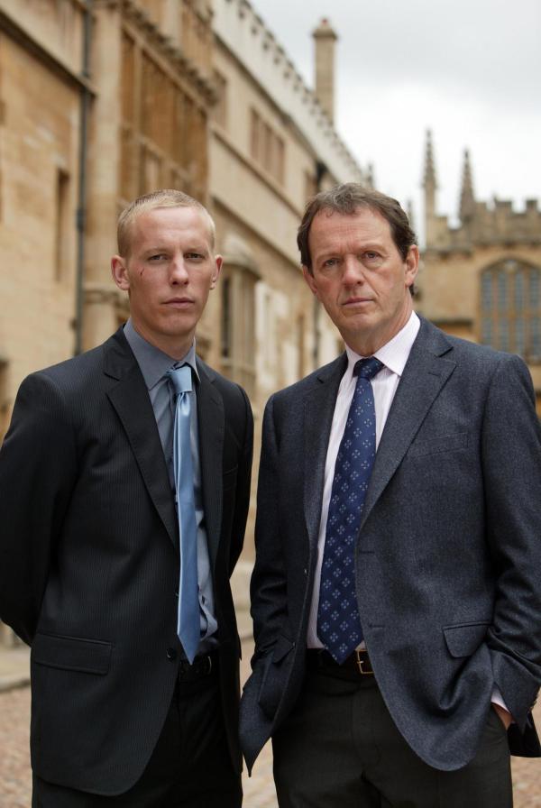 Bild 1 von 1: Im Bild: Kriminalinspektor Robert Lewis (Kevin Whately, r.) und sein junger Kollege Sergeant James Hathaway (Laurence Fox).