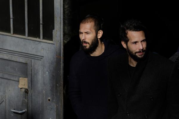 Bild 1 von 6: Ein Prozess gegen die Brüder Andrew und Tristan Tate in Rumänien wurde mit Spannung erwartet. Und scheiterte am Ende - zumindest vorläufig.