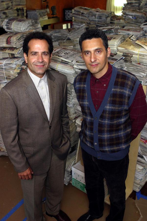 Bild 1 von 1: Im Bild (v.li.): Tony Shalhoub (Adrian Monk), John Turturro (Ambrose Monk).