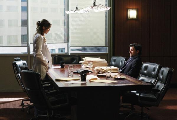 Bild 1 von 43: Derek (Patrick Dempsey, r.) entdeckt eine unglückliche Statistik über seine Operationen und beginnt zu zweifeln, ein guter Arzt zu sein und seinen Job aufzugeben. Meredith (Ellen Pompeo, l.) versucht alles um ihn davon abzuhalten, doch wird es ihr gelingen?