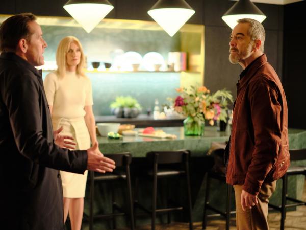 Bild 1 von 6: Wieder versucht Richard (Ben Miller, l.) zwischen Danny (James Nesbitt, r.) und Pathologin Jackie (Joely Richardson, M.) zu vermitteln.