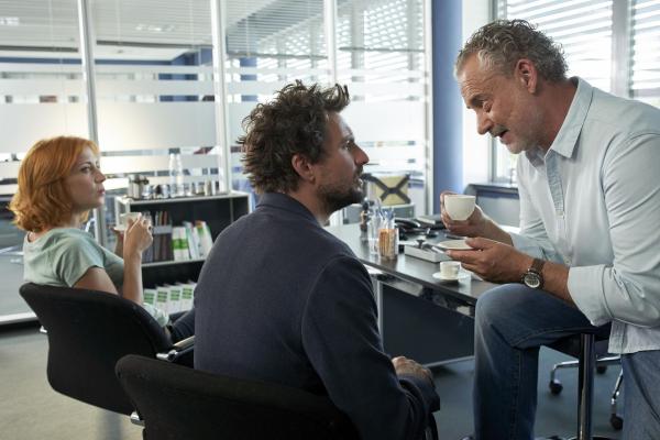 Bild 1 von 17: (v.l.n.r.) Elena Lange (Annika Ernst); Felix \