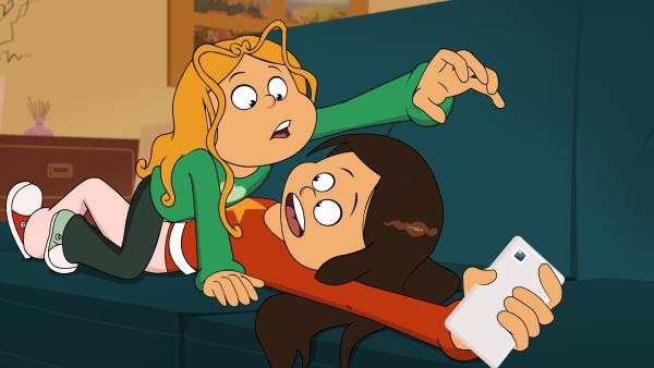 Bild 1 von 4: Marine versucht Wendy das Handy abzunehmen, denn ihre Selfies mit Max machen Wendy nur noch trauriger.