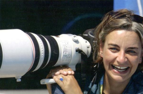 Bild 1 von 6: Die deutsche Fotografin Anja Niedringhaus bei den Olympischen Spielen 2004 in Athen