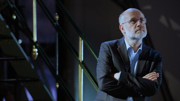 Bild 1 von 9: Prof. Harald Lesch blickt zurück auf 13,8 Milliarden Jahre kosmischer Geschichte. Das historische Gebäude des Großen Refraktors auf dem Potsdamer Telegrafenberg bietet den passenden Rahmen.