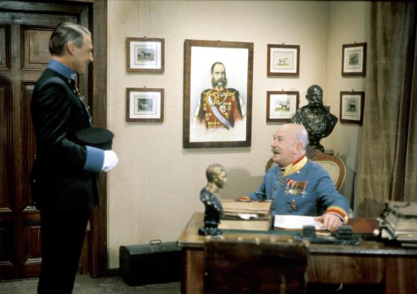 Bild 1 von 31: Im Bild (v.li.): Helmut Hagen (Hauptmann), Robert Dietl (General).