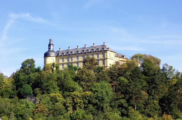 Bild 1 von 2: Blick auf Schloss Friedrichstein auf dem Schlossberg im Bad Wildungener Stadtteil Altwildungen.