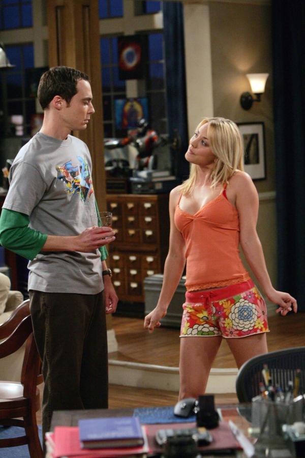 Bild 1 von 20: Sheldon Cooper (Jim Parsons, l.); Penny (Kaley Cuoco, r.)