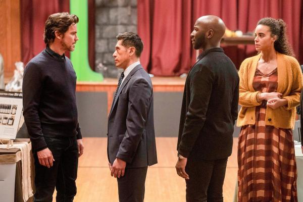 Bild 1 von 11: Im Bild (v.li.): Matt Bomer (Jamie Burns), Eddie Martinez (Vic Soto), Phillip James Brannon (Brian Russo), Parisa Fitz-Henley (Leela Burns).