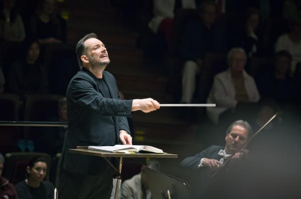 Bild 1 von 4: Der lettische Dirigent Andris Nelsons leitete sowohl das Gewandhausorchester als auch das Boston Symphony Orchestra.