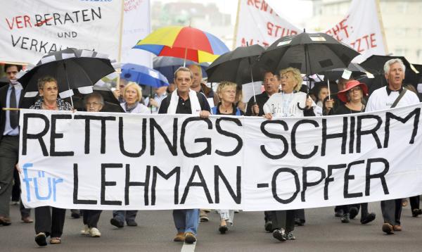 Bild 1 von 3: Als 2008 die Immobilienblase platzt, schlittert die Welt in eine Finanzkrise.