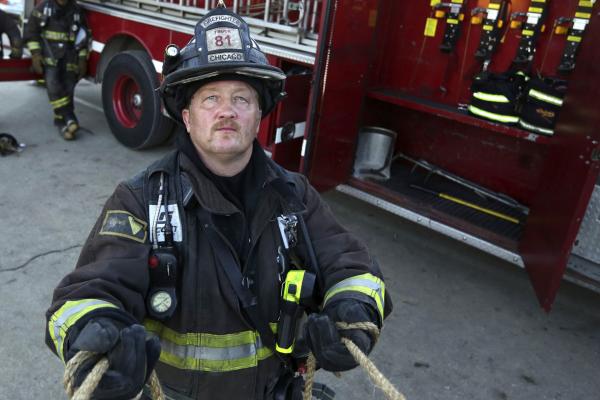 Bild 1 von 15: Christian Stolte as Mouch -- (Photo by: Elizabeth Morris/NBC)
