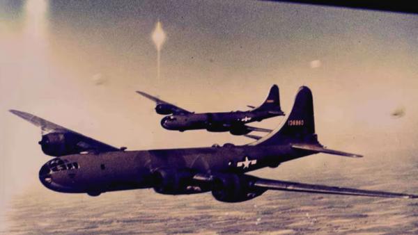 Bild 1 von 5: Piloten im Zweiten Weltkrieg bezeichnen die für sie unerklärlichen Sichtungen als \